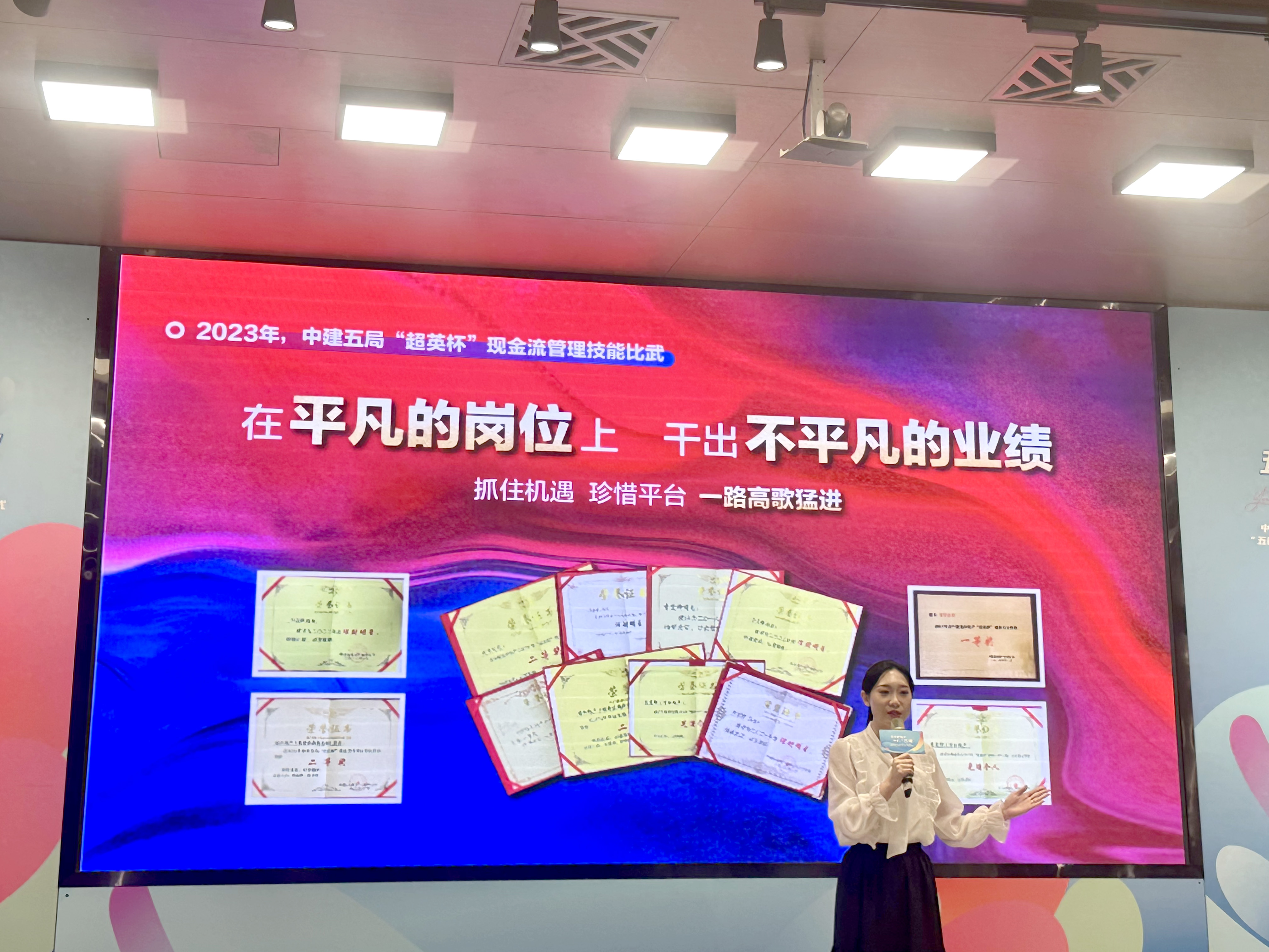 李雯卿.jpg 李雯卿.jpg