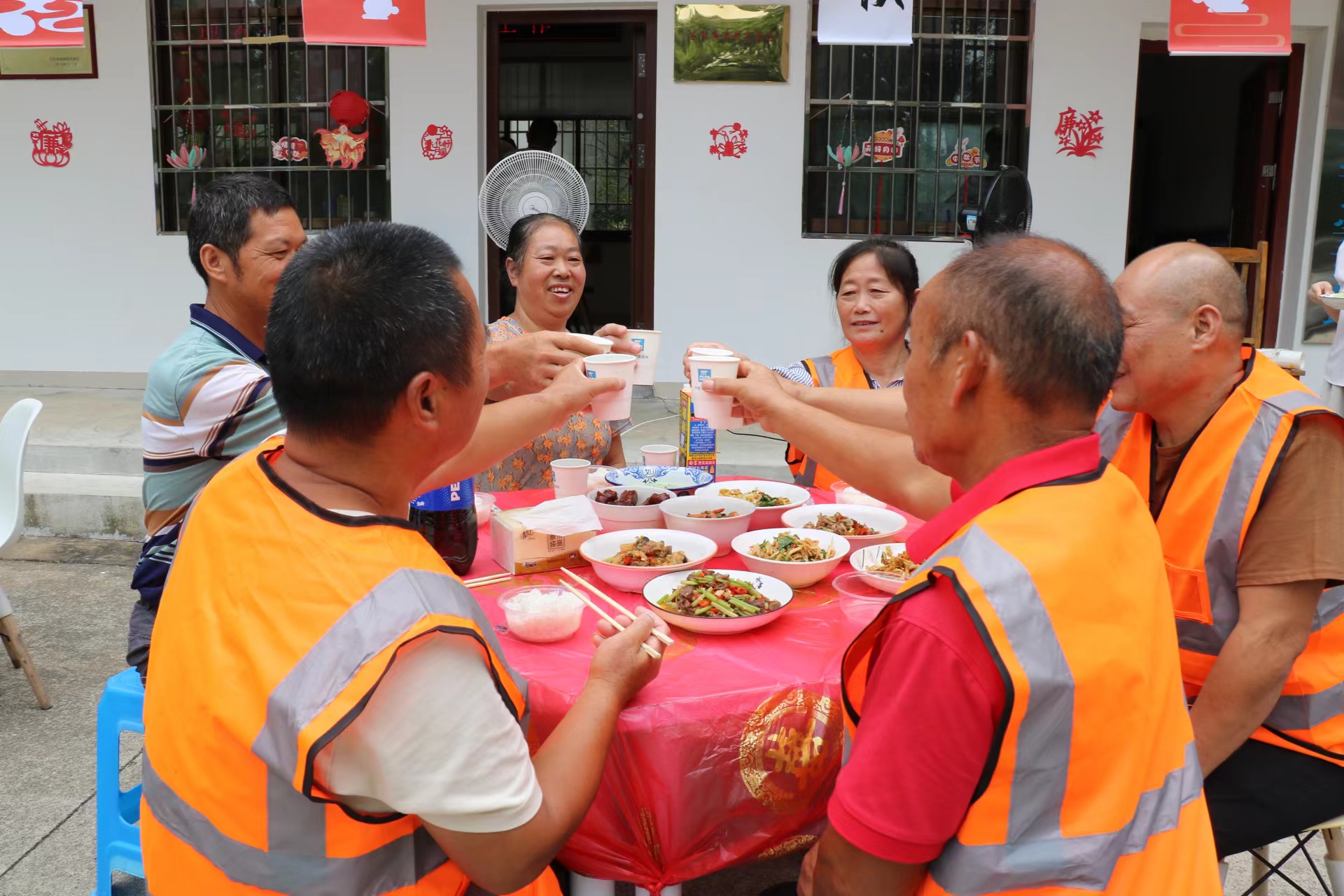 共进团圆饭.jpg